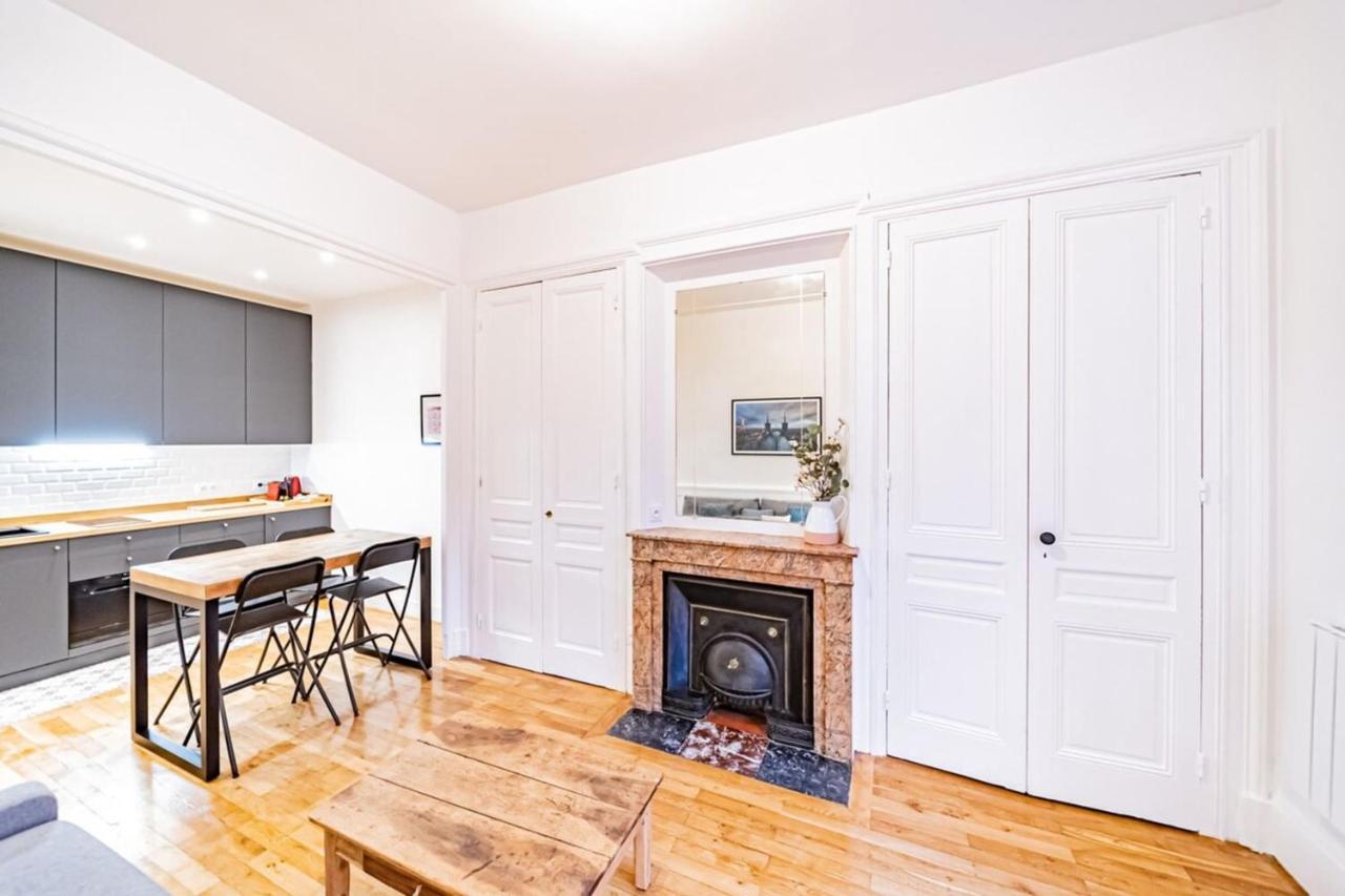 Aapartment With Character Parquet Flooring Fireplace - Charpennes Villeurbanne Bagian luar foto